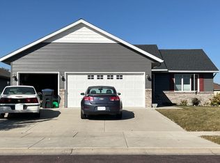 416 Torrey Pines Dr, Mankato, MN 56001