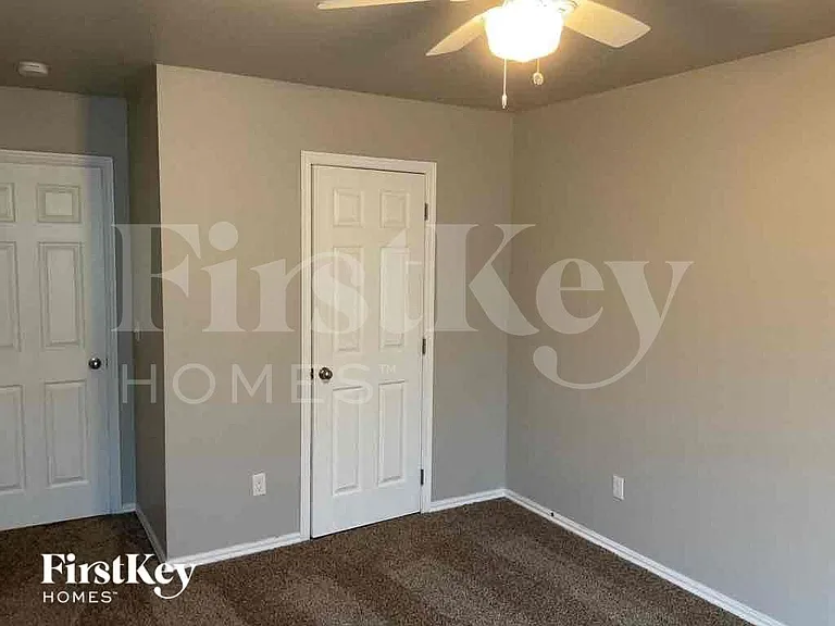 233 NE 21st Ct — Photo 9