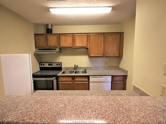 5th image of 1901 Holleman Dr #102