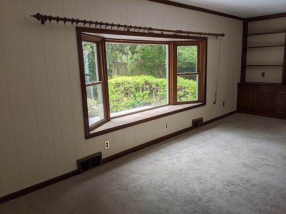 5th image of 4 E Golf Club Ln