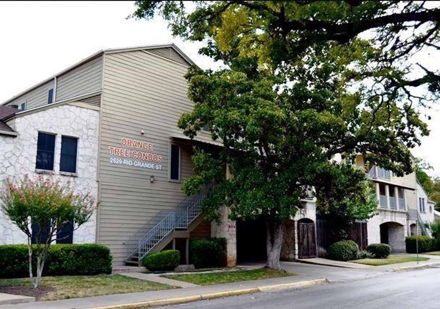 Available August: 2 bed/ 2 bath W Campus Condo — Photo 2