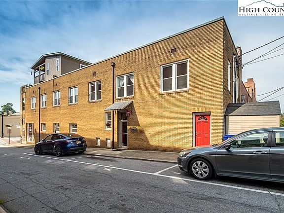 4th image of 902 NW West Avenue