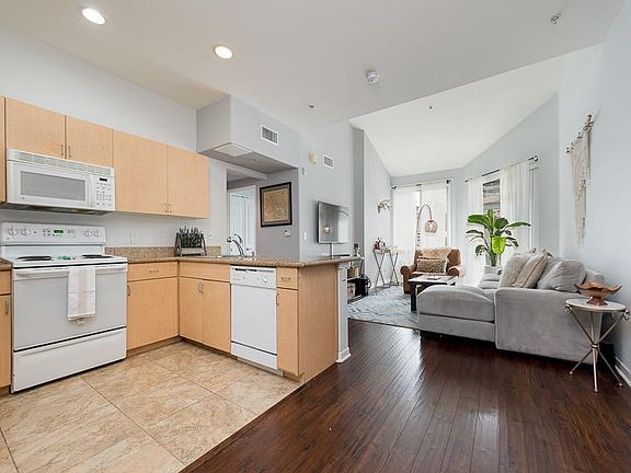 2nd image of 1501 Front St Unit 634