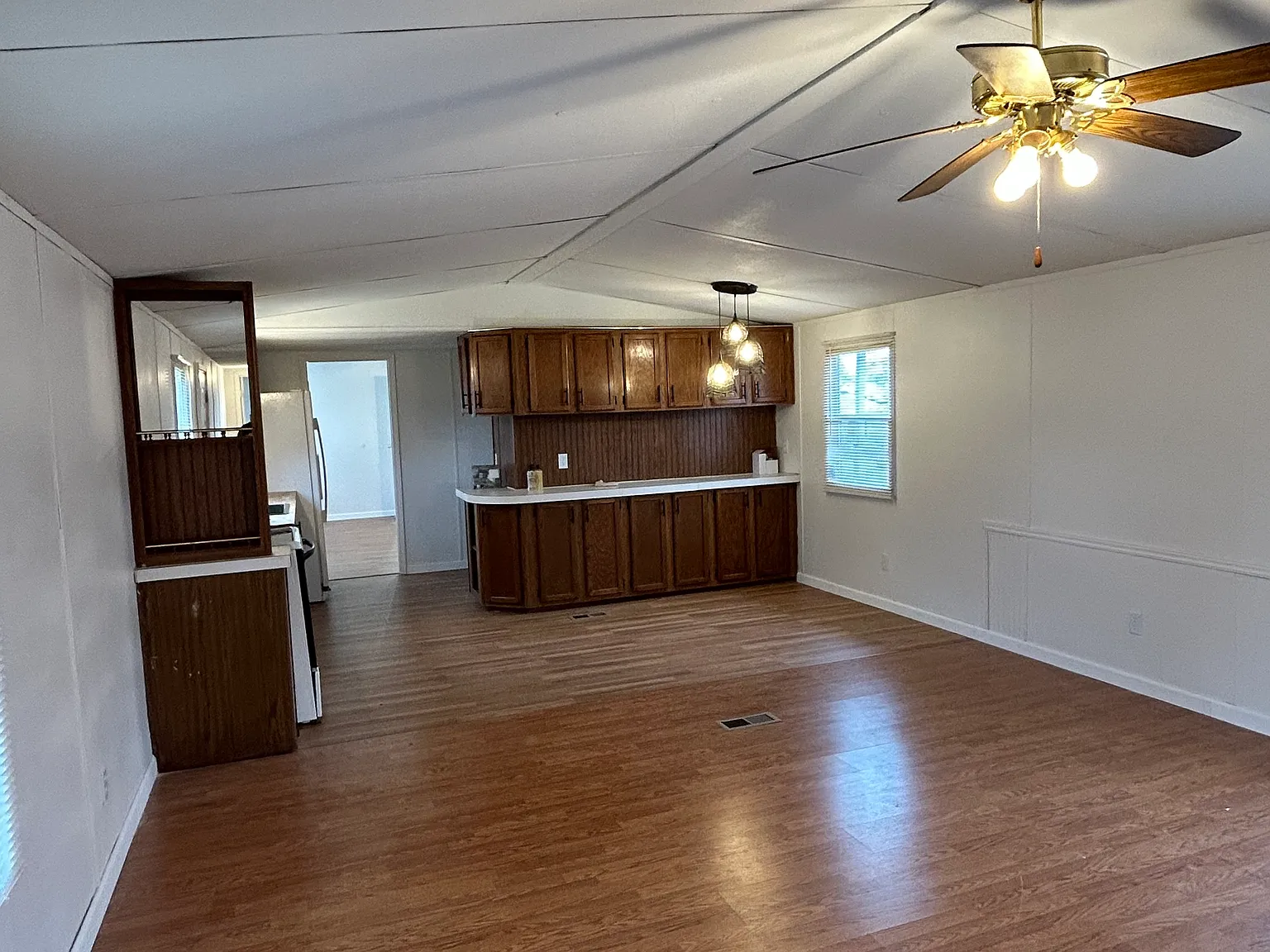 3 bed, 1216 sqft, $1,100 — Photo 3