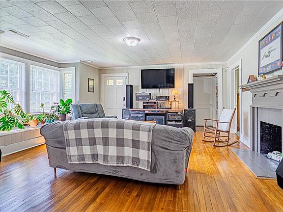 2nd image of 1512 Gregory St