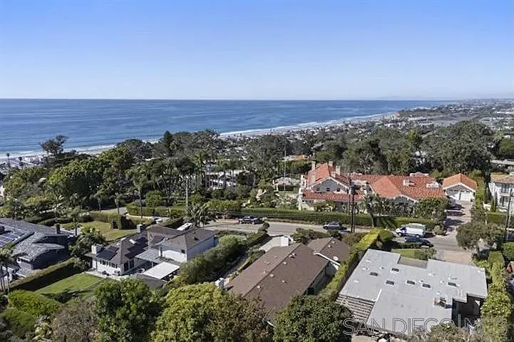 445 Avenida Primavera — Photo 28