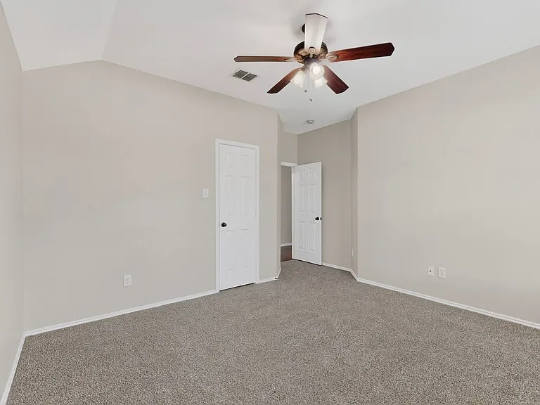 1037 Johnson City Ave — Photo 17