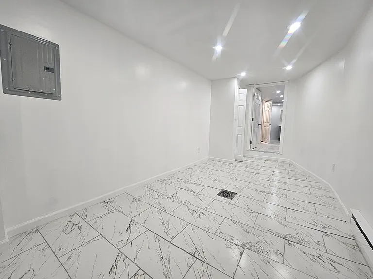4124 Castor Ave — Photo 2