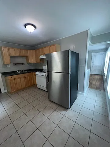Tipp Hill - 603 Avery Ave - Tons Of Closet Space - Floor 2 - 2 Bedroom /1 Bath - Washer And Dryer... — Photo 4