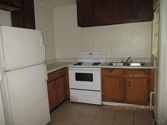 4th image of 322 Richmond St