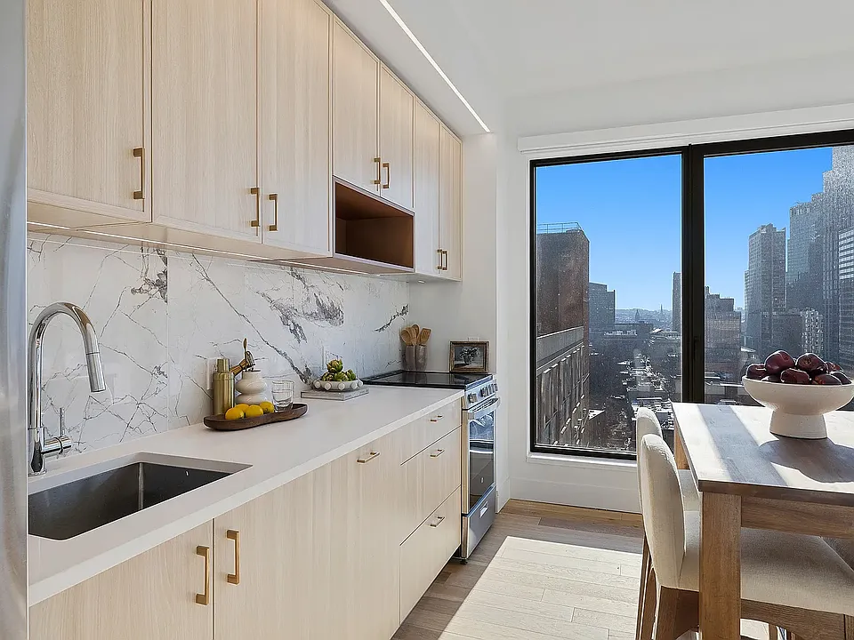 240 Willoughby St #10B