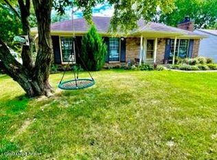 8908 Raintree Dr, Louisville, KY 40220