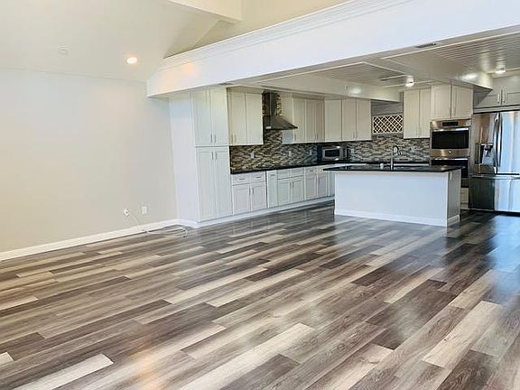4th image of 676 Pilgrim Dr