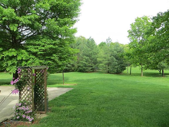 4th image of 921 Hickory Dr