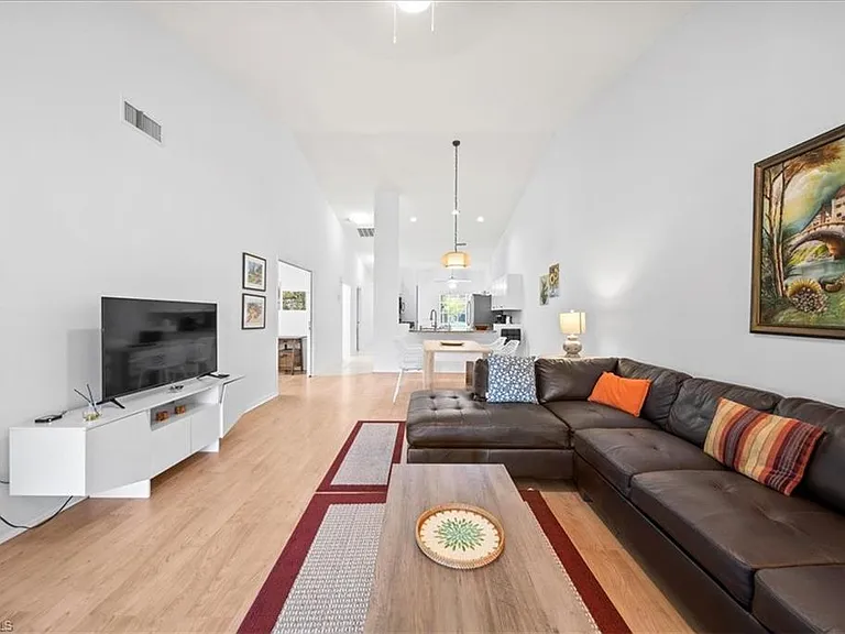 627 Saint Andrews Blvd — Photo 24