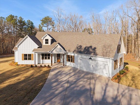 2nd image of 115 Oak Hill Cir
