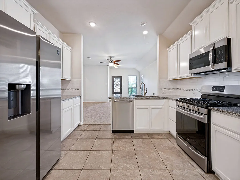 3 bed, 1404 sqft, $2,250 — Photo 4