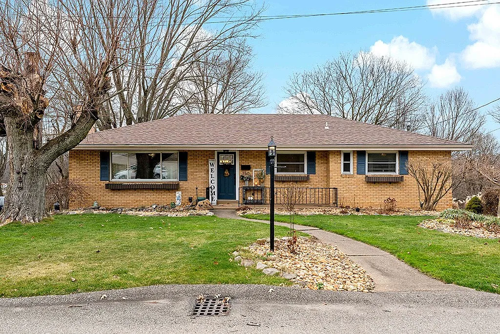 750 Sara Dr photo 1