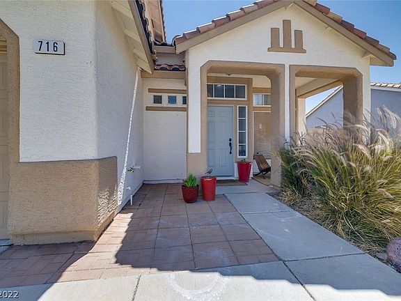 3rd image of 716 Canyon Country Cir