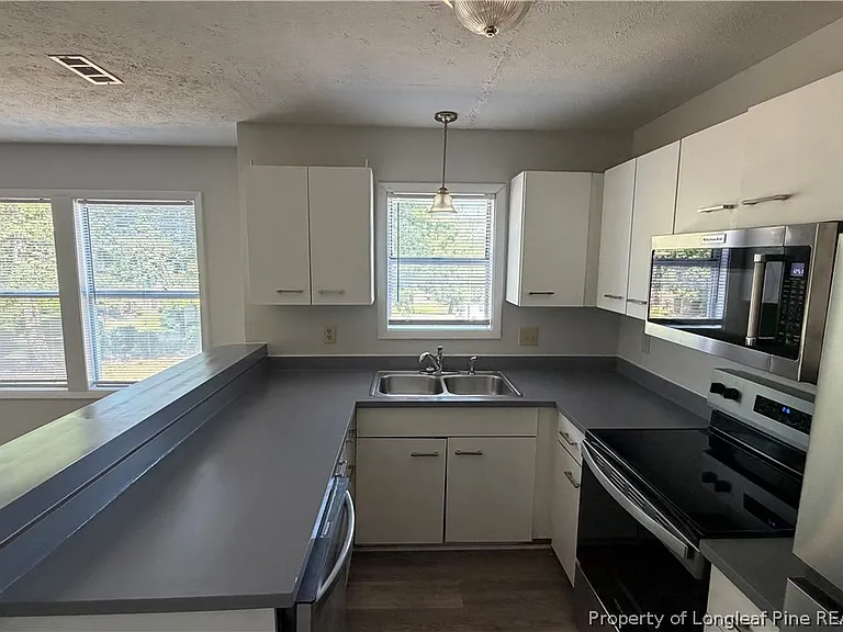 Wood Creek Dr — Photo 5