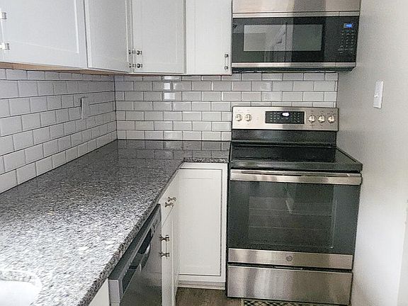 5th image of 207 Hedgewood Ct