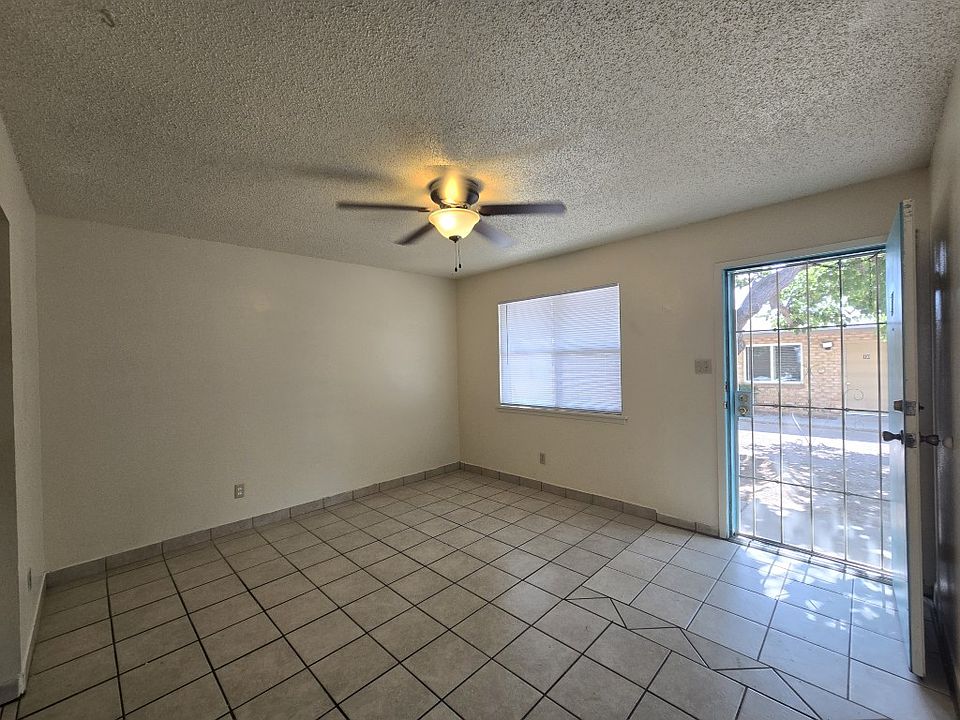 1st image of 1527 Foster Rd #17