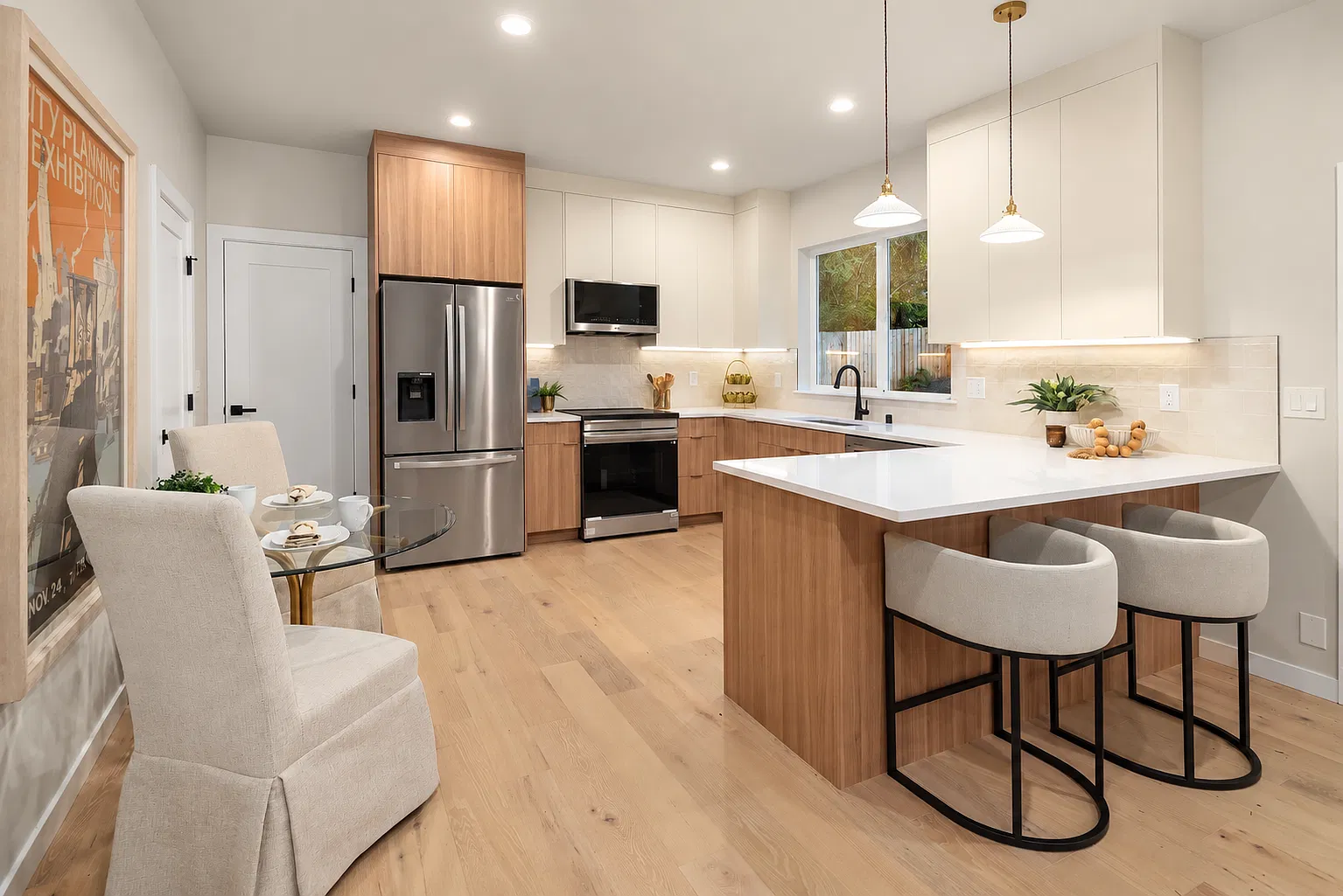 2 bed, 2.5 bath, 1099 sqft, $3,600 — Photo 4