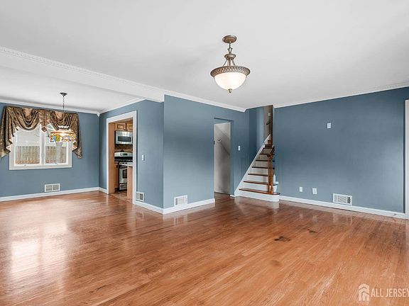 5th image of 325 Colonia Blvd