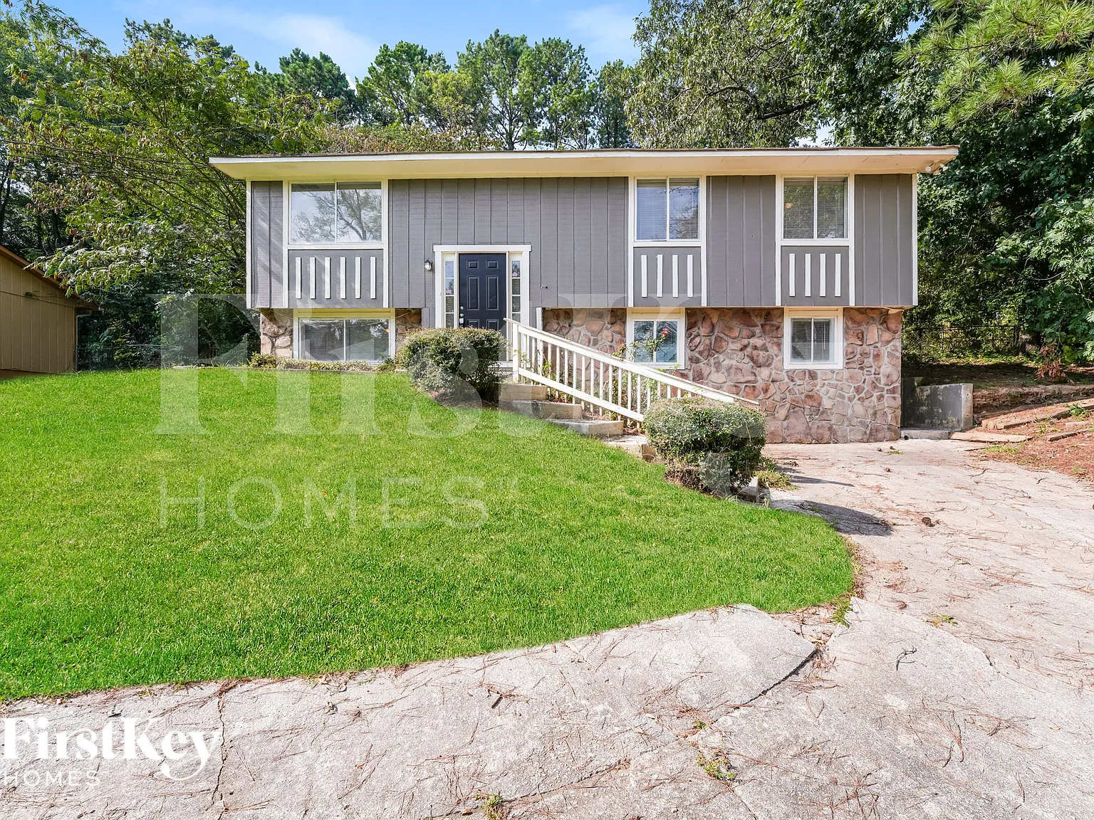 4 bed, 2.5 bath, 2040 sqft, $2,195 — Photo 1