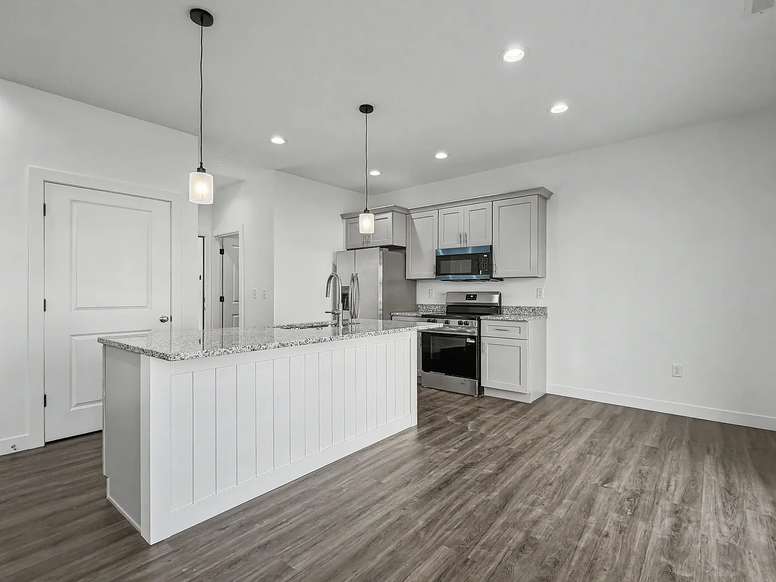 53 West — Photo 3
