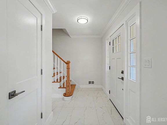 5th image of 16 Hershey Rd