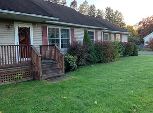 6 Macintosh Dr, Hudson, NY 12534