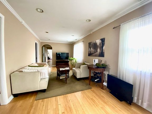 5th image of 4447 N Melvina Ave