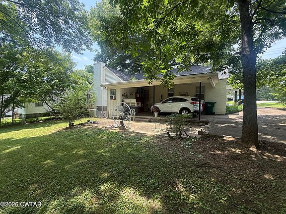 2nd image of 1256 Campbell St