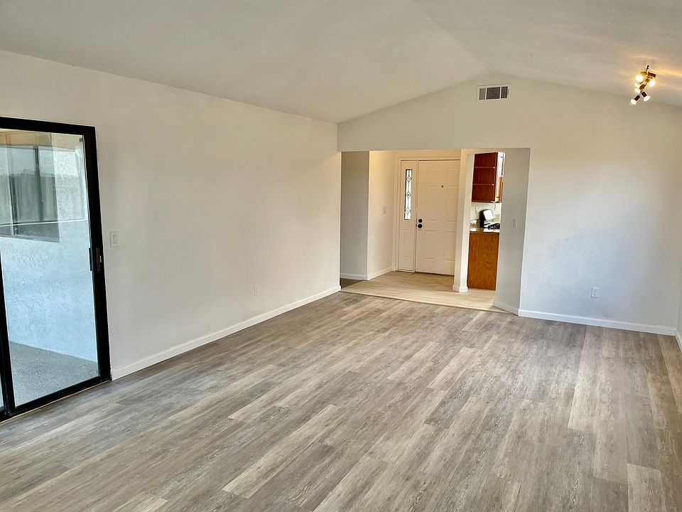 1st image of 2889 Shasta Dr