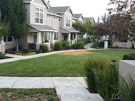2 bed, 2.5 bath, 1322 sqft, $3,150 — Photo 2