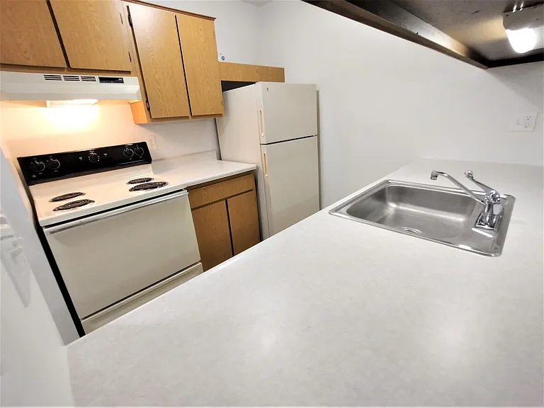 Charter Oaks Apartments — Photo 122