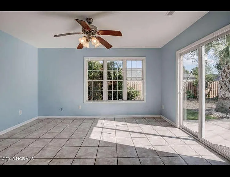 6718 Newbury Way — Photo 5