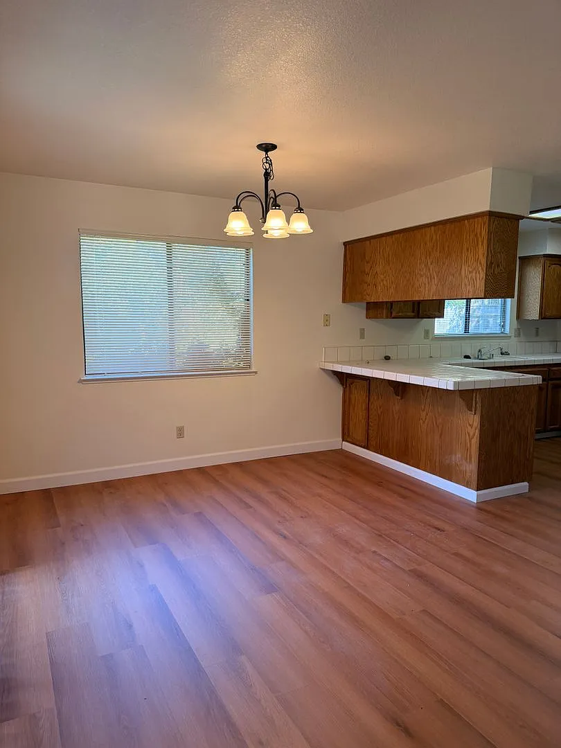 3 Bedroom 2.5 Bathroom Home in Desirable Folsom — Photo 3