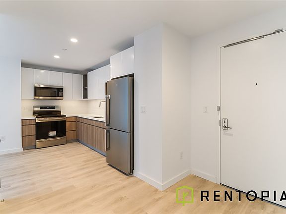 2nd image of 87 Commercial St #444