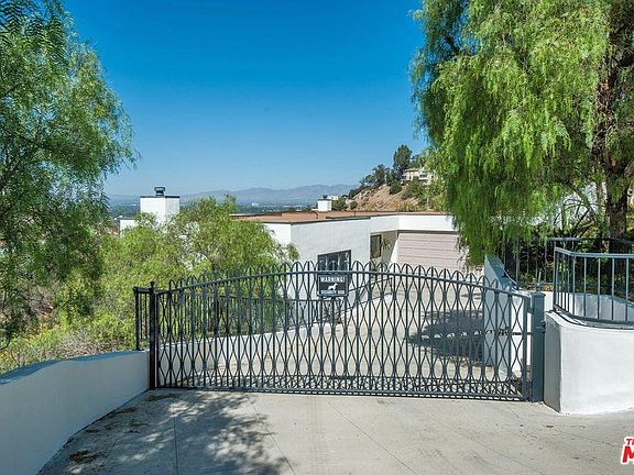 3rd image of 3300 Coldwater Canyon Ave