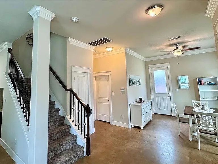4420 Red River St #B — Photo 8