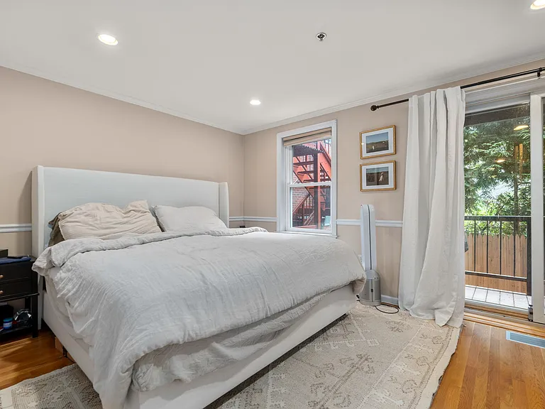 15 Henley St #A — Photo 13