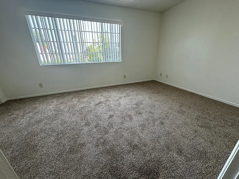 224 E Dexter St #13 — Photo 9