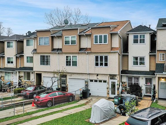 2nd image of 20 Long Pond Ln