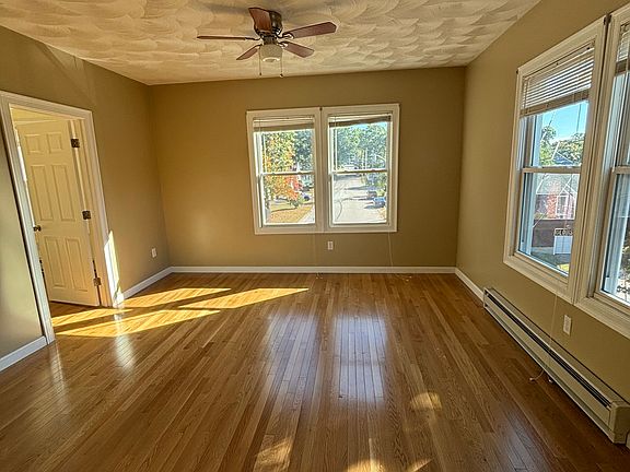 4th image of 147 Louise St Floor 2