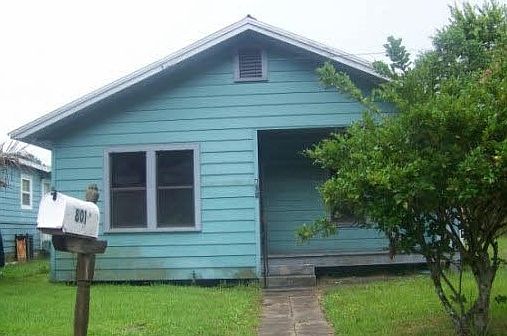 1st image of 801 W 2nd St