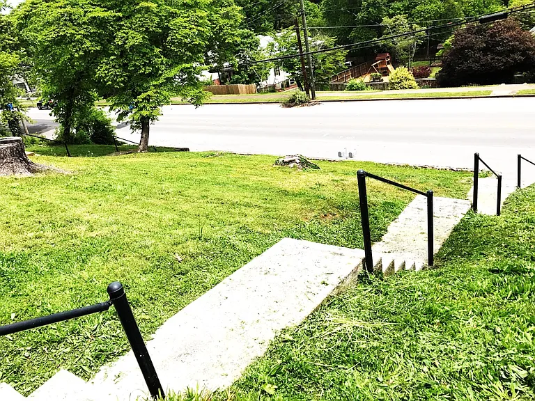 Frontyard view!