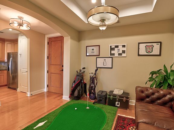 4th image of 200 NE 2nd Ave APT 402