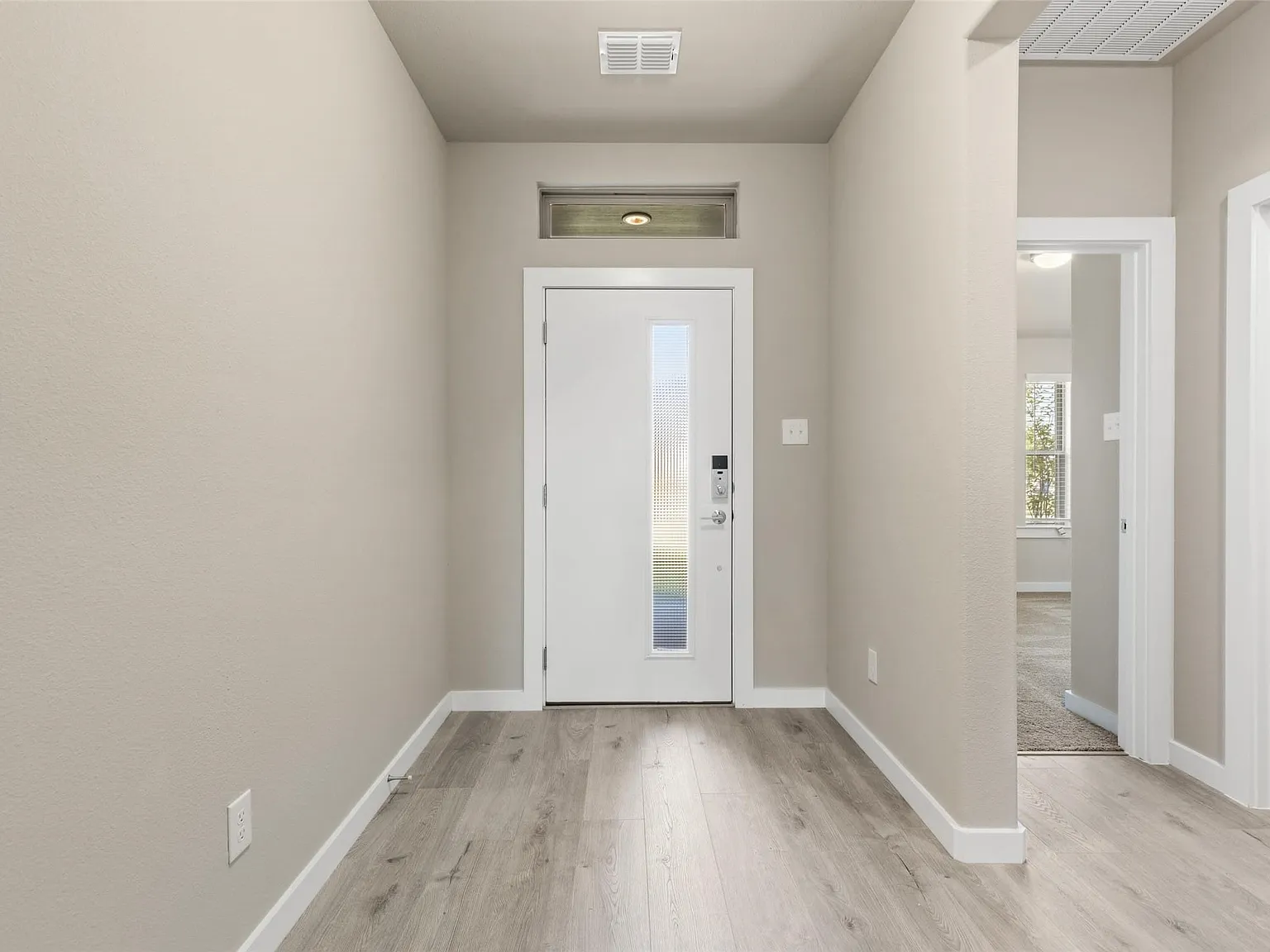 3 bed, 2.0 bath, 1924 sqft, $2,600 — Photo 3